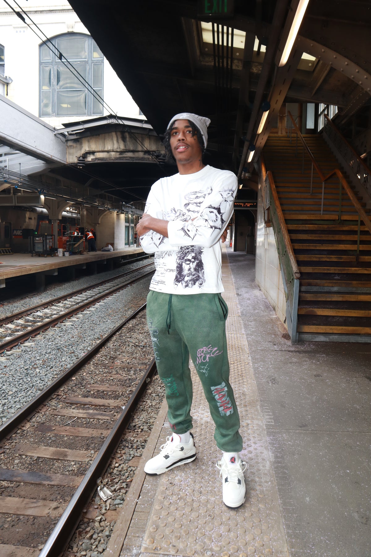 GRAPHIC LONG SLEEVE