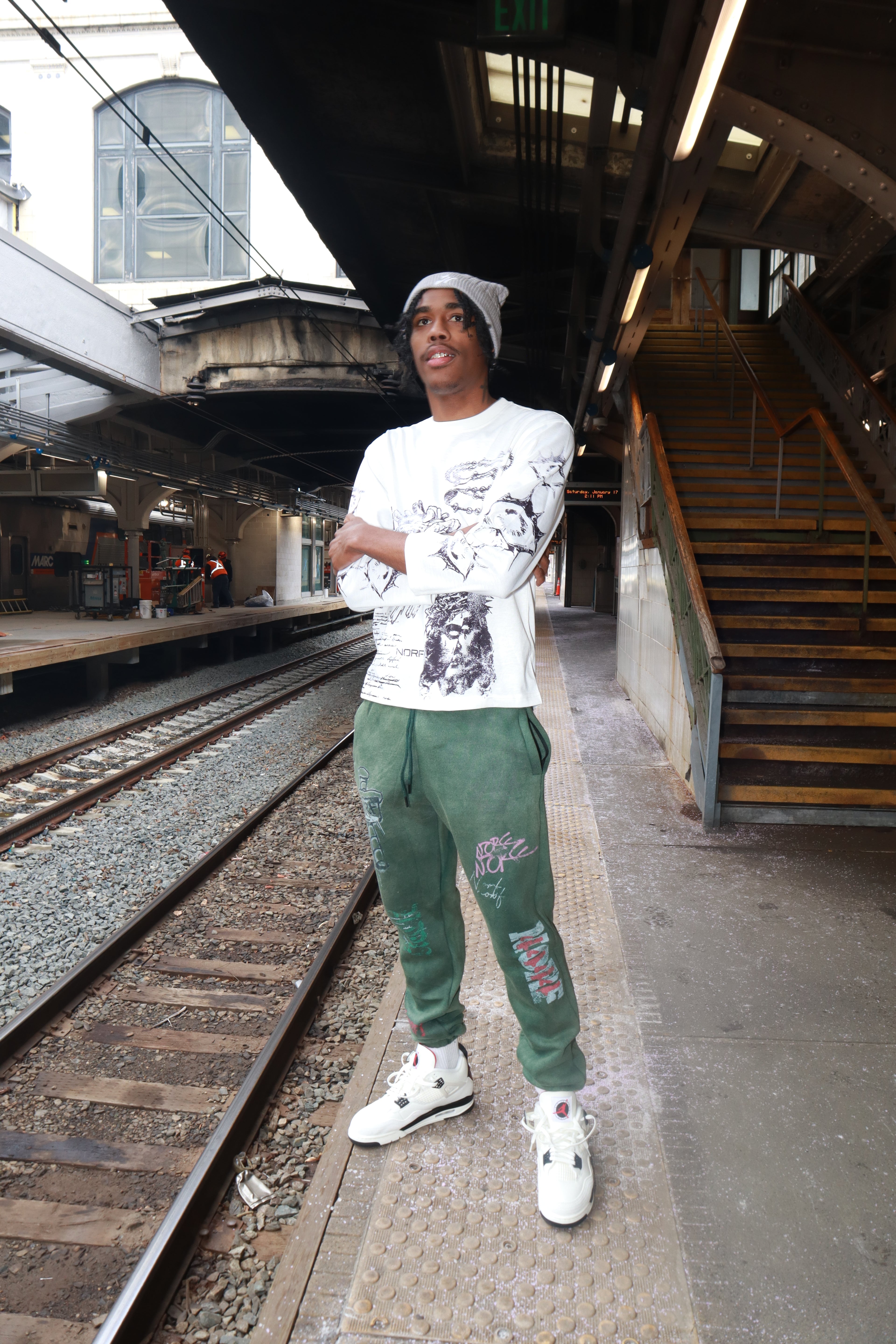 GRAPHIC LONG SLEEVE